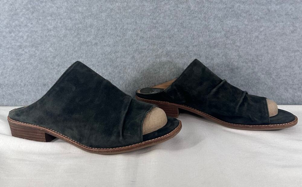 Sofft Women's sz 10 Netta Ruched Suede Slide Charcoal Grey Low Stacked Heel